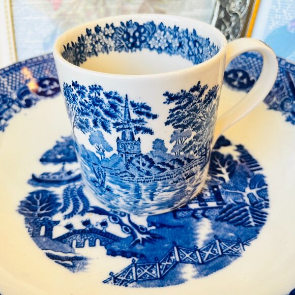 Blue Willow Large Serving Bowl, Unmarked Antique Blue Transferware China - Picture 14 of 16